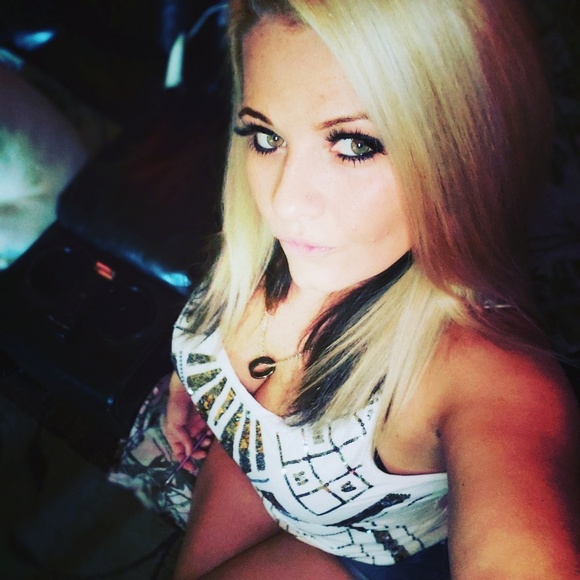 Meet your Posher, Brandi - Picture 2 of 6